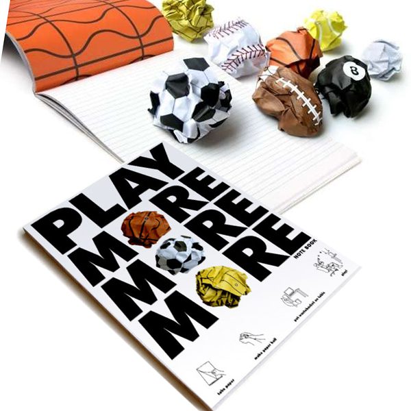玩轉筆記簿 - 卡西亞 PLay More Notebook,製造出來就為了撕下來的那一刻,一面是平凡無奇的格線筆記,另一面是各種球類造型:足球、橄欖球、棒球...等,用力使勁把寫不出來的挫折揉成一顆顆紙球,聚精會神,瞄準,得分!心情一轉換,也許靈感也跟著來囉! 客製 - 卡西亞 18694_Play_More_Notebook_01
